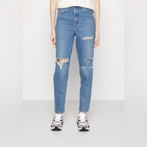 Levi’s high waisted mom women’s jeans, summer games, size 29